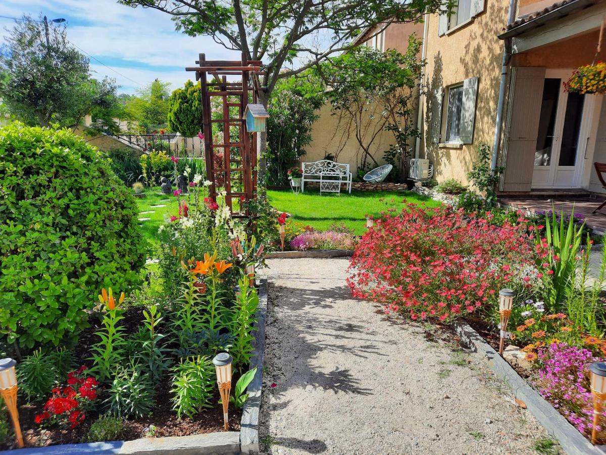 La Maison Du Chemin Des Prairies Morieres-les-Avignon Exteriör bild
